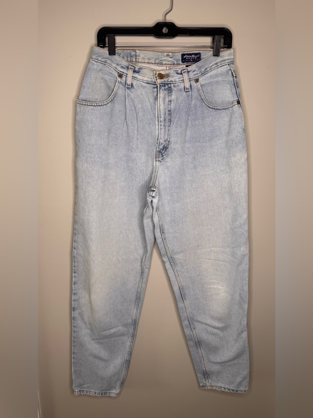 Light Wash High-Rise Women's Jeans - Classic Fit